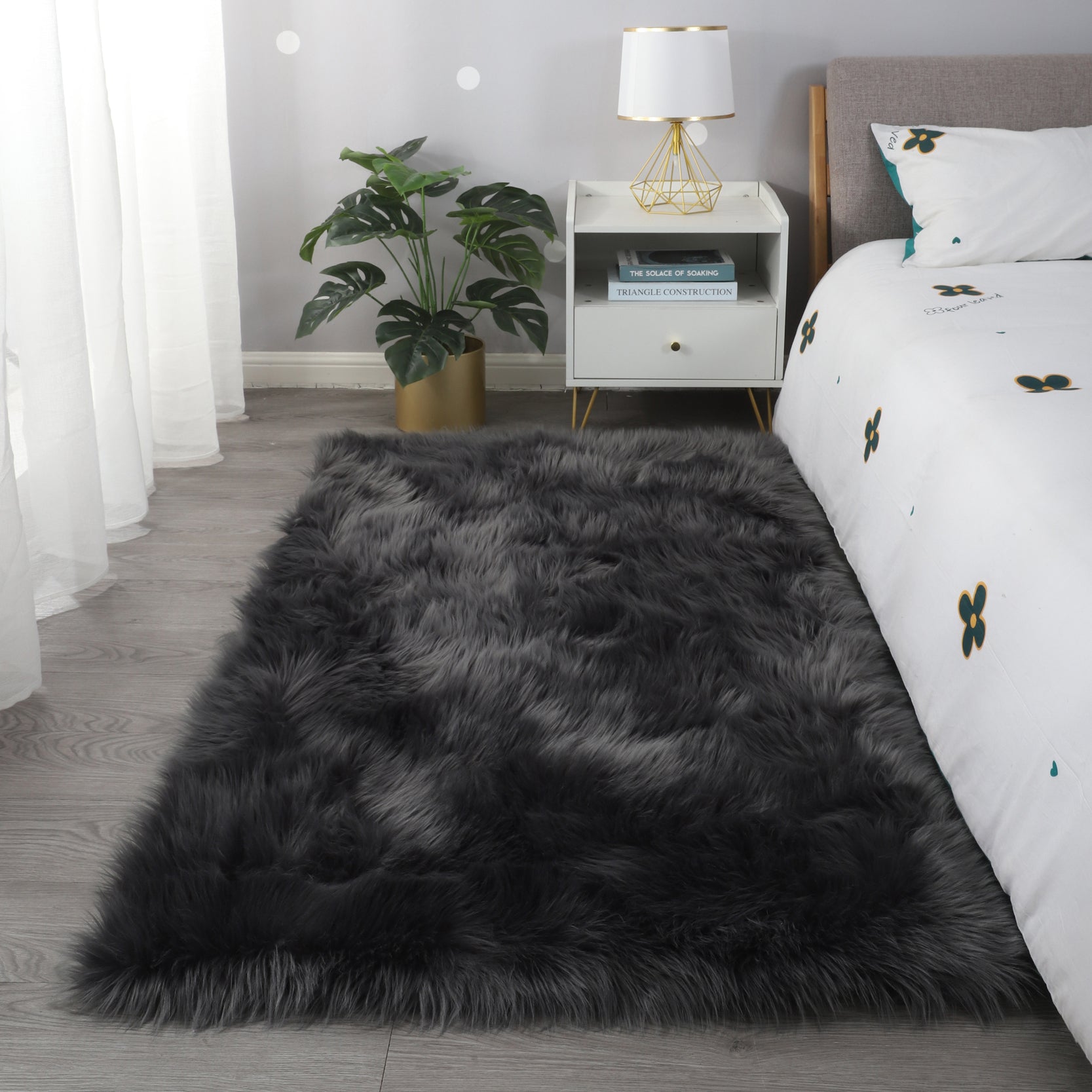 Elegant Plush Gray Area Rug - Luxurious Shag Carpet for Bedroom, Living Room