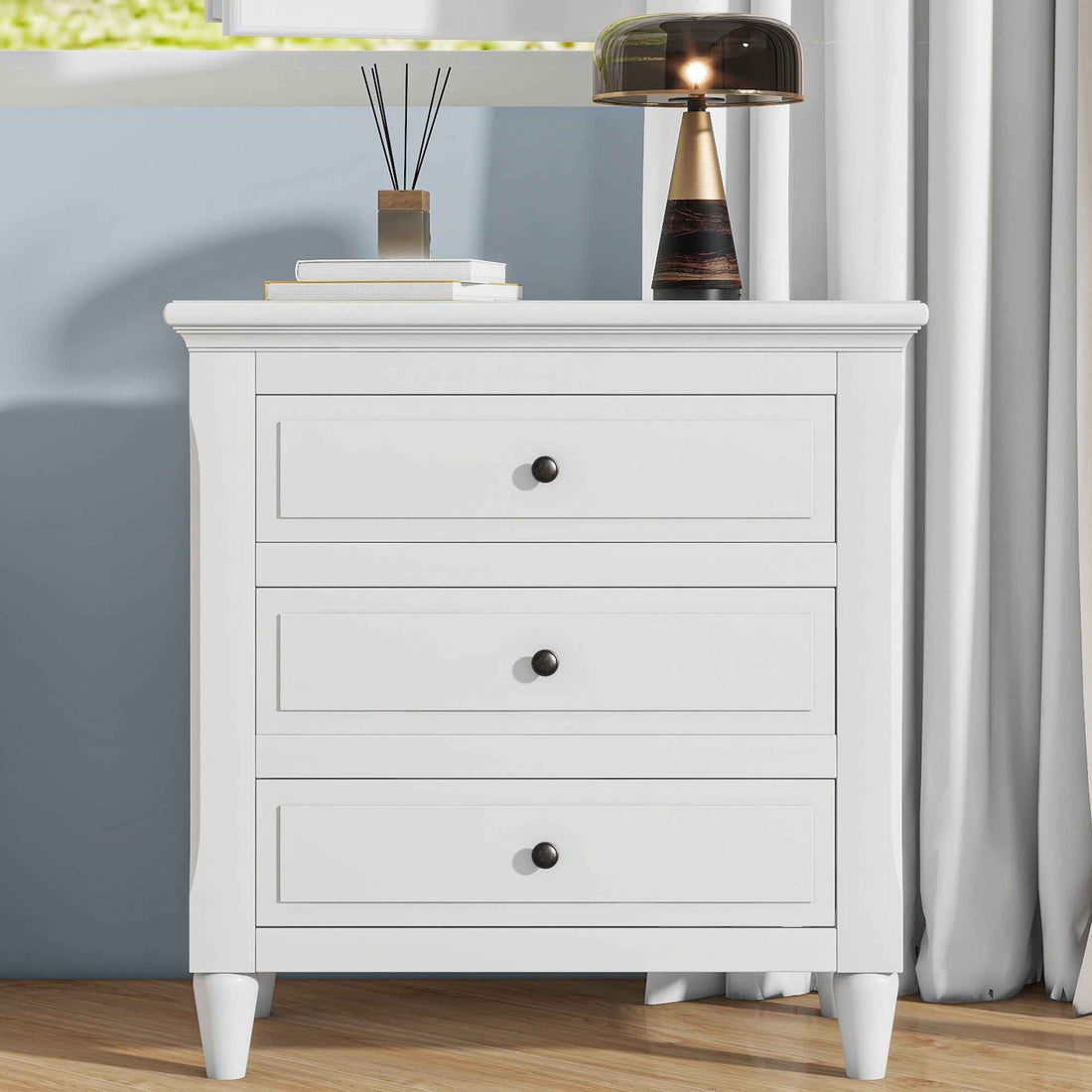 Elegant 5-Drawer Furnistra Bedroom Chest in Crisp White