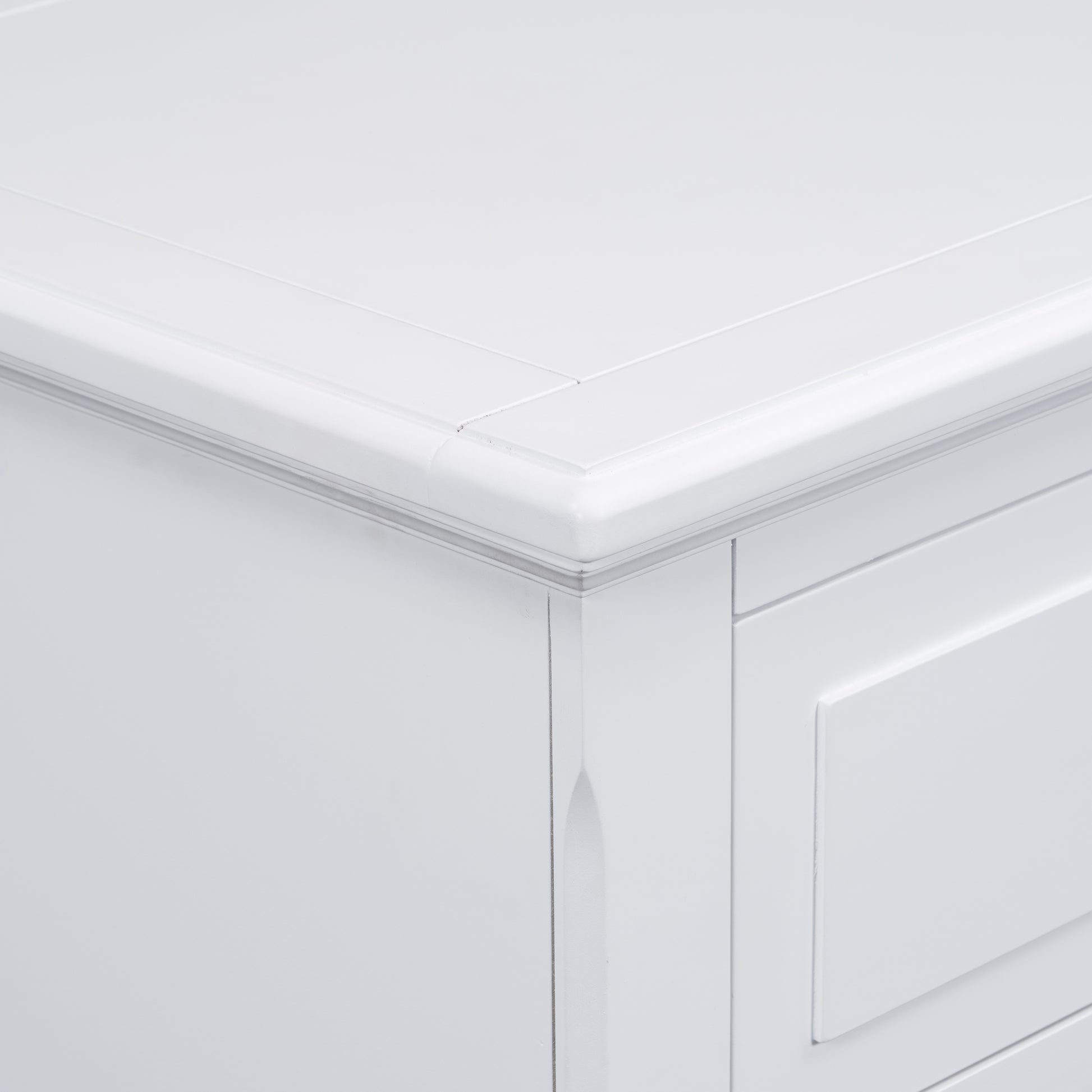 Elegant 5-Drawer Furnistra Bedroom Chest in Crisp White USA