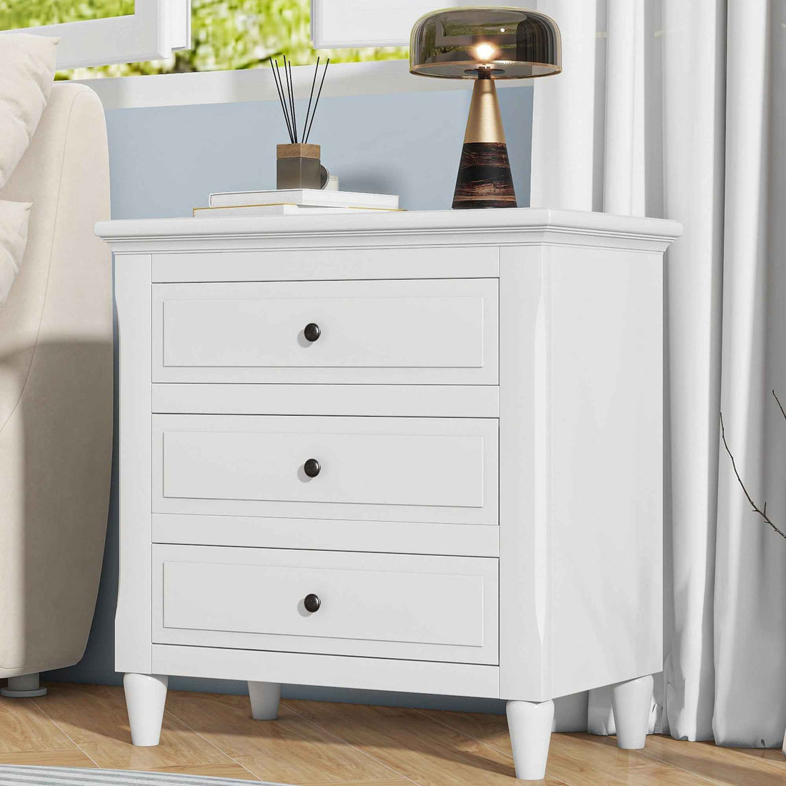 Elegant 5-Drawer Furnistra Bedroom Chest in Crisp White