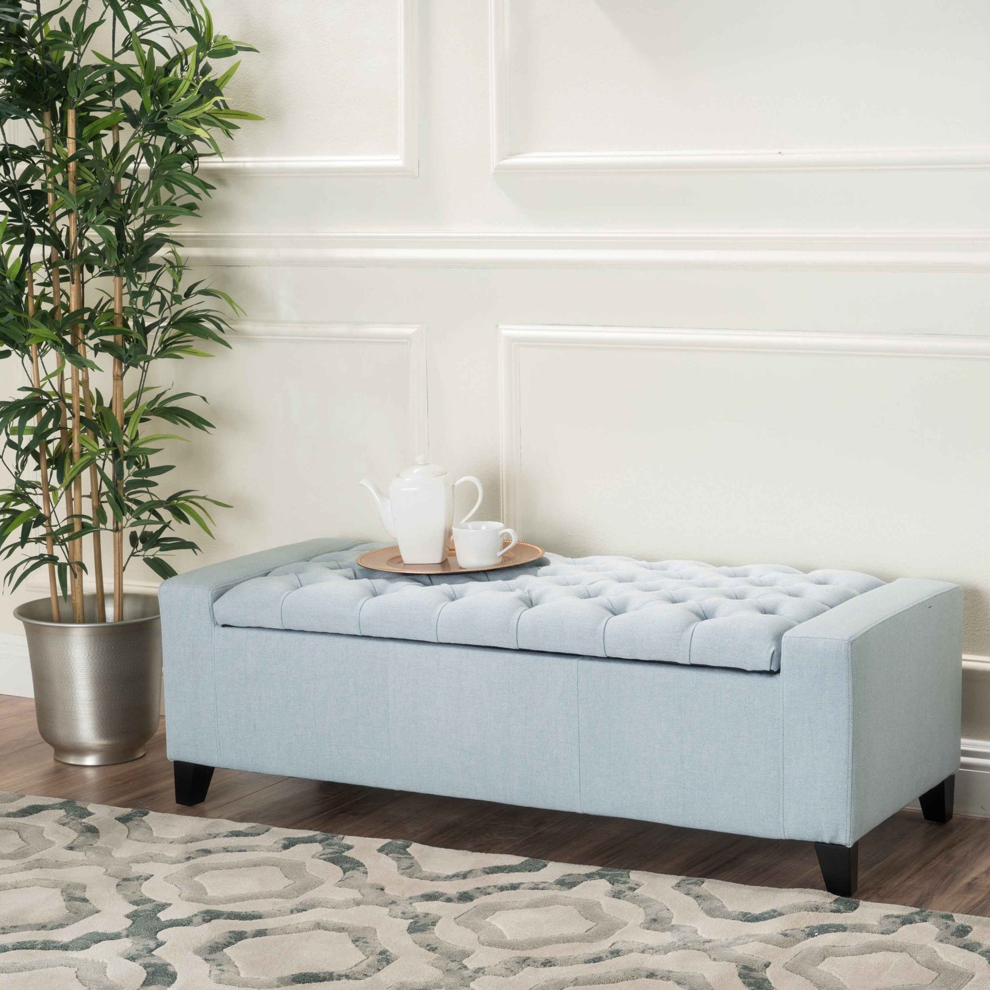 Elegant Tufted Velvet Chaise Lounge in Gray