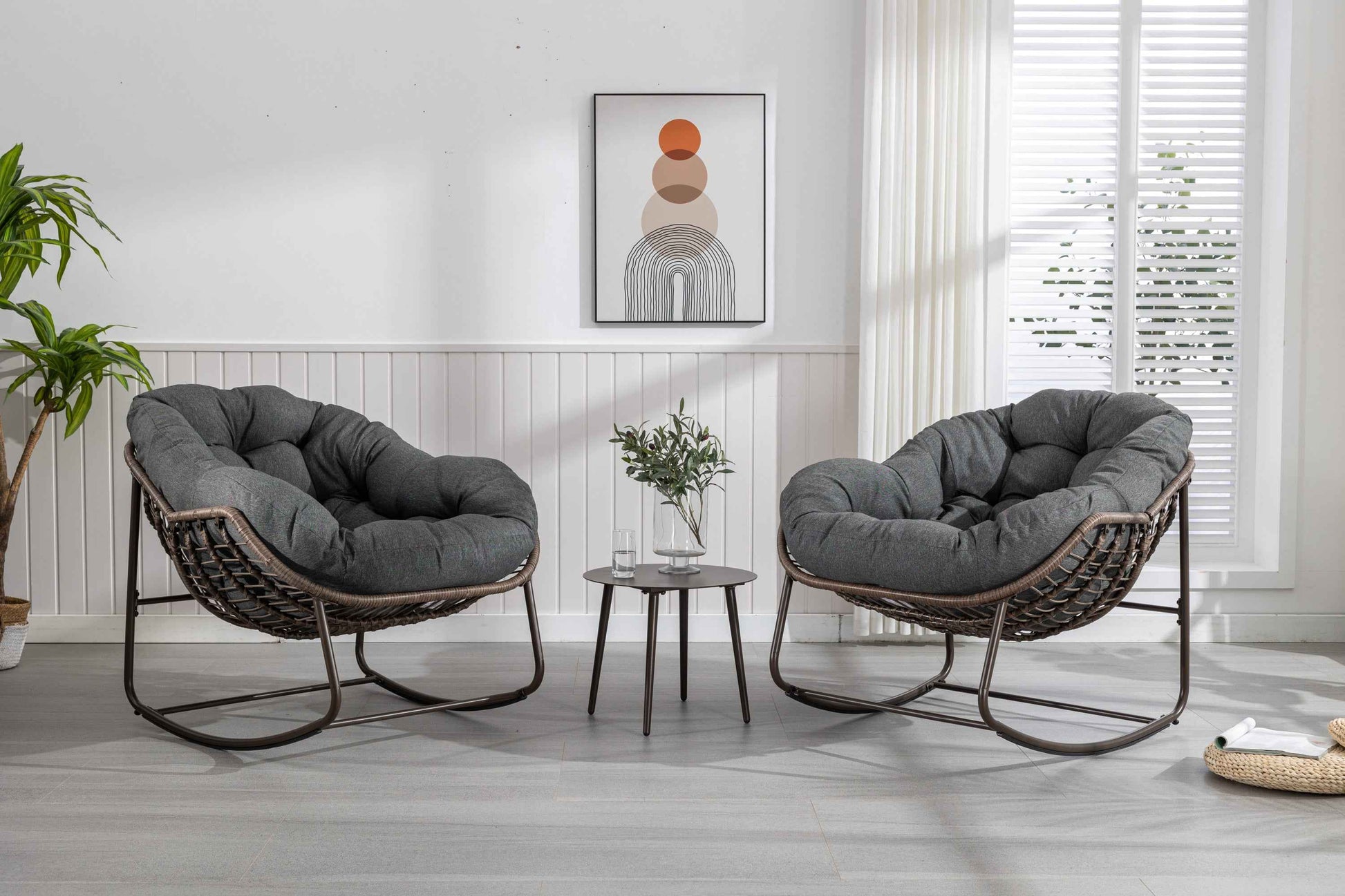 Elegant Upholstered Armchair with Modern Flair