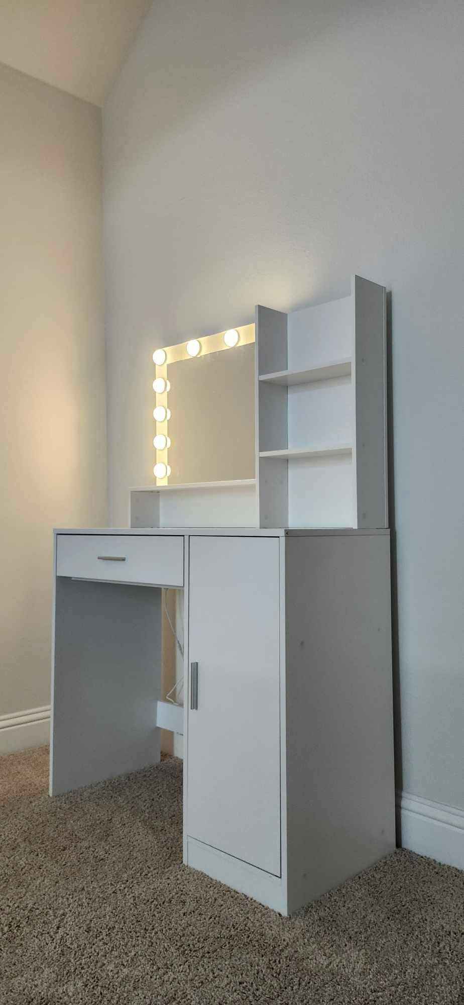 Elegant Vanity Table with Lighted Mirror and Storage Drawers