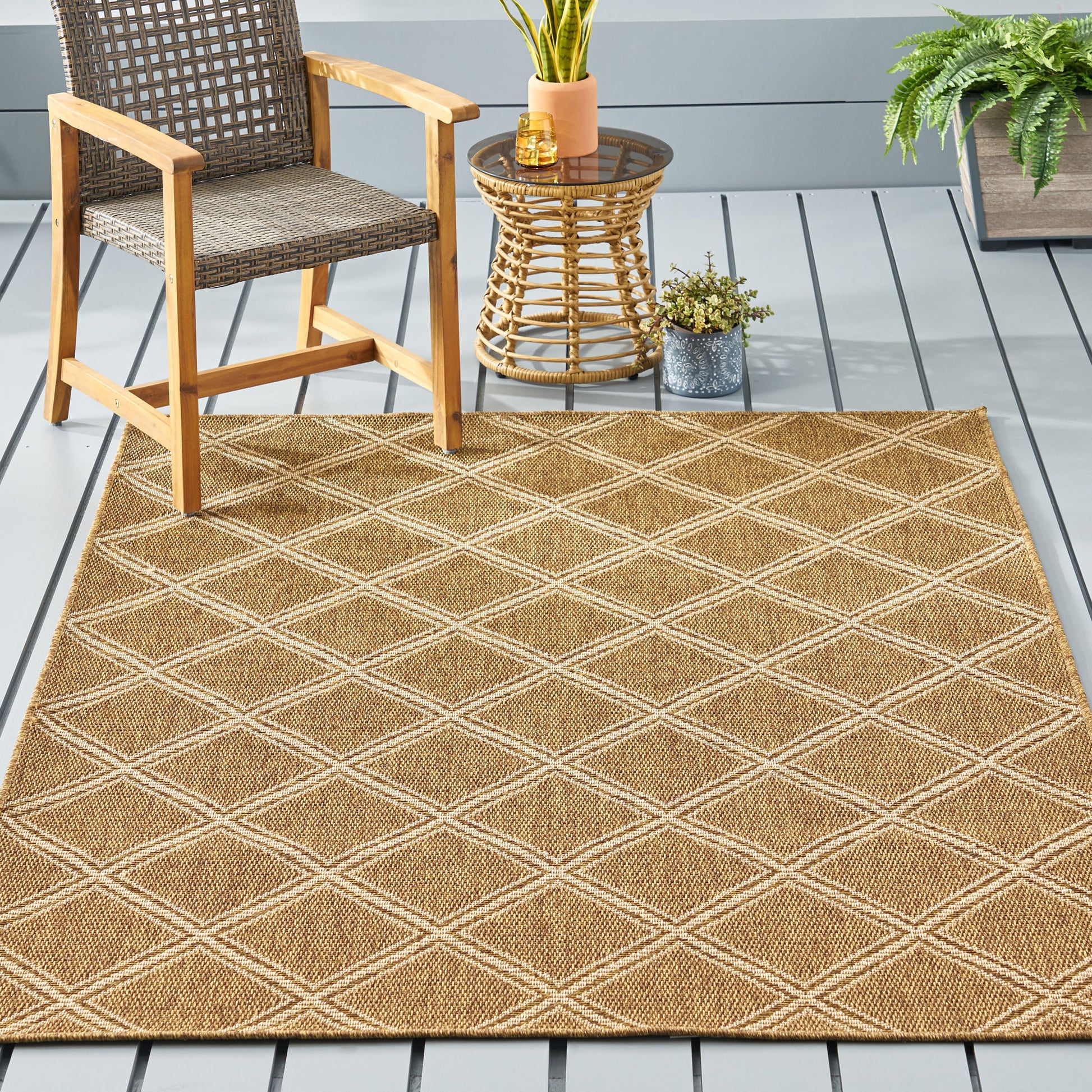 Luxurious Hand-Woven Indoor Outdoor Area Rug - Natural Tan Diamond Pattern USA