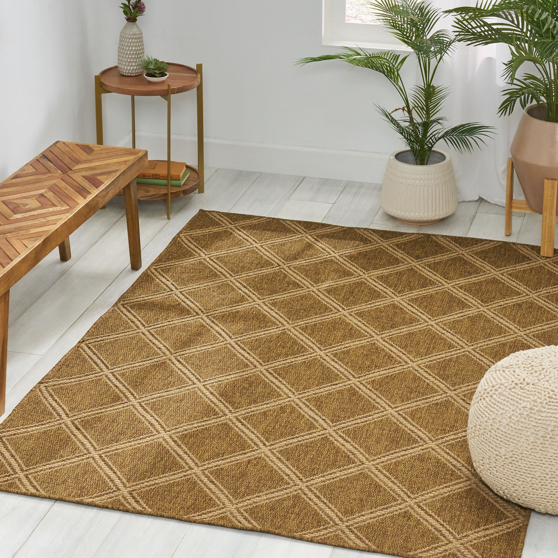 Luxurious Hand-Woven Indoor Outdoor Area Rug - Natural Tan Diamond Pattern USA