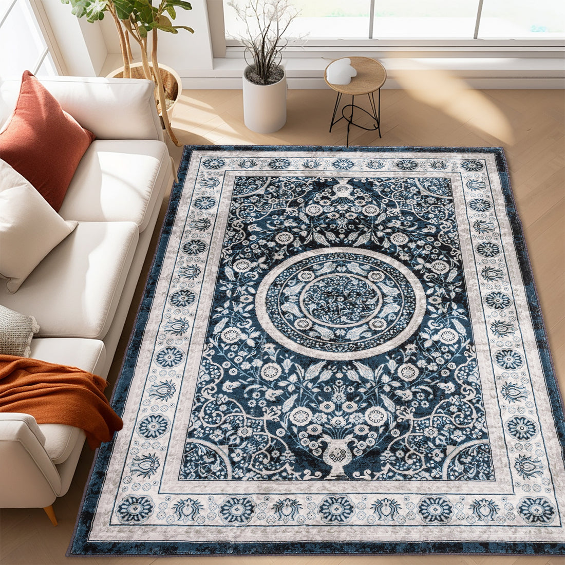 Elegant Persian Oriental Rug 5x7 - Timeless Floral Pattern in Navy & Ivory